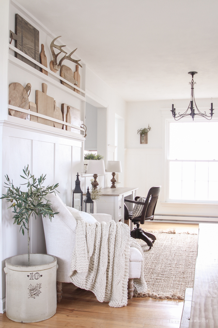 A Mini Office in the Entryway | Making use of small spaces in this beautiful Indiana farmhouse