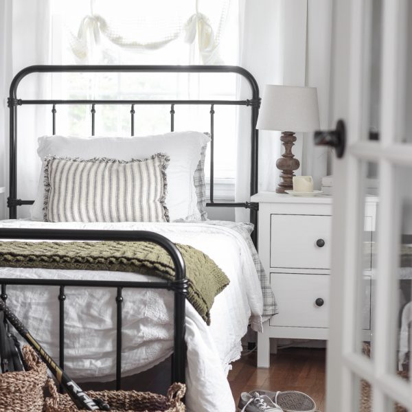 This teenage boy's bedroom is just the right mixture of masculine, simple and cozy.