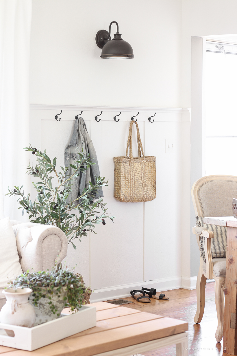 A simple entryway in a small space