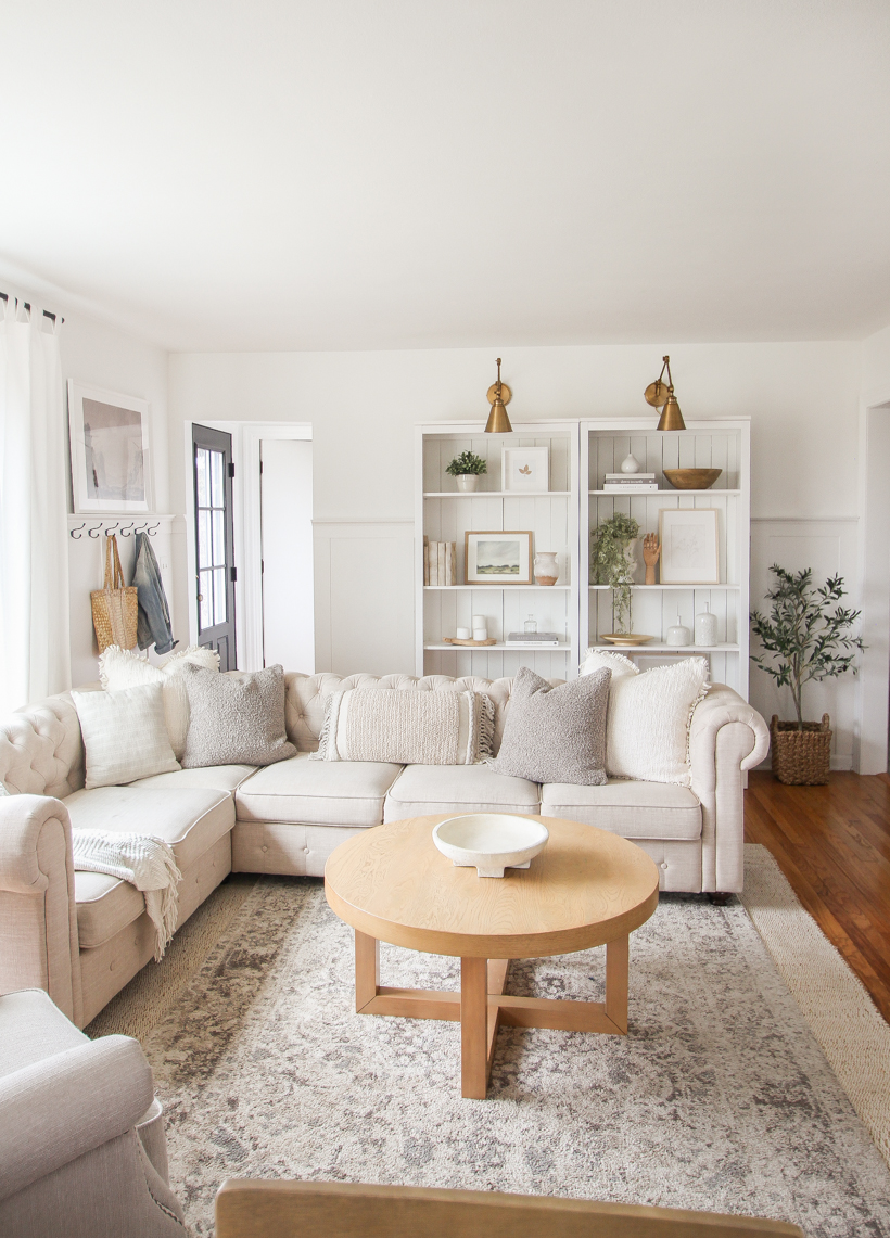 Home blogger and interior decorator Liz Fourez shows how easy it is to add lighting to any bookcase for a sophisticated and elegant look!