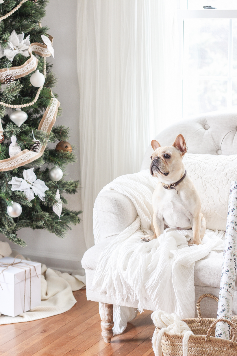 Step inside Indiana home and lifestyle blogger Liz Fourez's charming 1940's farmhouse for simple and inspiring Christmas decorating ideas