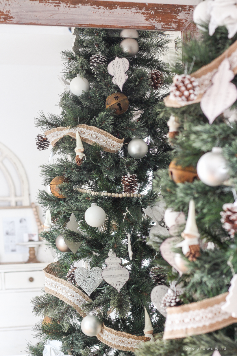 Step inside Indiana home and lifestyle blogger Liz Fourez's charming 1940's farmhouse for simple and inspiring Christmas decorating ideas