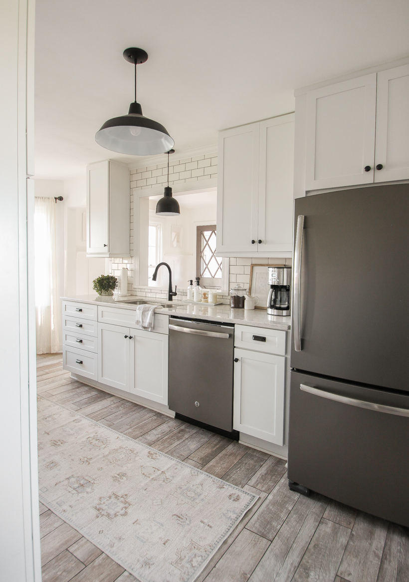 WASHABLE rugs! Home blogger and interior decorator Liz Fourez tests out a washable rug in her kitchen. 