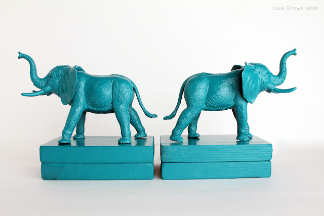 Plastic Elephant Bookends from www.lovegrowswild.com #diy #book