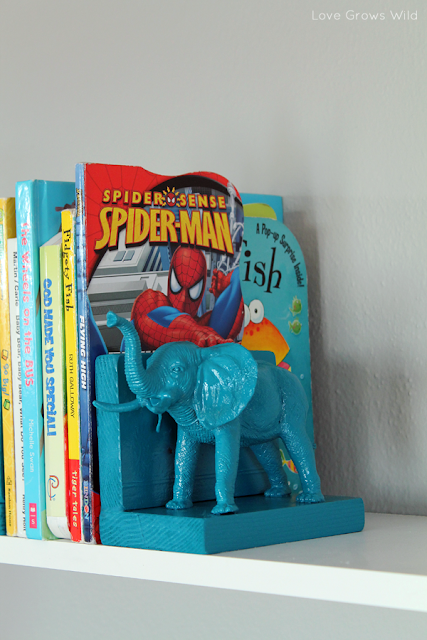 Plastic Elephant Bookends from www.lovegrowswild.com #diy #book